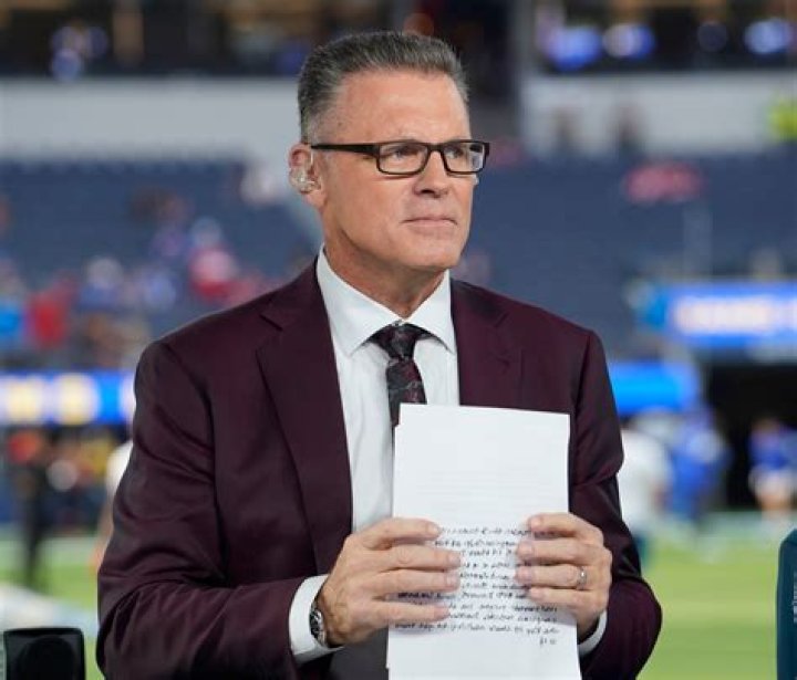 NFL: Where Is Howie Long Today? Is He At Home In Arizona With Covid?